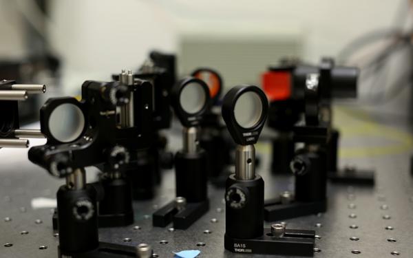Poirier lab laser focus apparatus